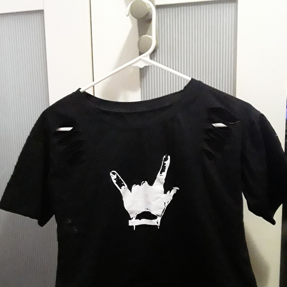 ❄️Black Distressed/Ripped Graphic Tee/Crop Top